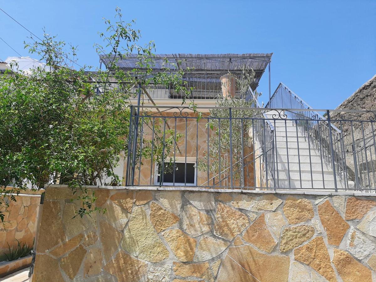Villa Aspros - Traditionell, Ruhig Und Strandnah Liapades Exterior foto